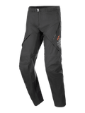 Spodnie Alpinestars AMT-8 Stretch Drystar® XF, tekstylne spodnie motocyklowe, czarne, zapięcie w pasie na klamrę, kieszenie na udach zapinane na zamek z pomarańczowym logo, wzmocnione panele na kolanach, ergonomiczny, profilowany krój do adventure touring