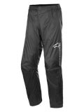 Alpinestars Hurricane Rain V2 Pant, wodoodporne spodnie motocyklowe przeciwdeszczowe, czarne, odblaskowe logo na lewym udzie, elastyczny pas, ergonomiczna konstrukcja kolan, połyskująca wiatroszczelna laminowana tkanina, do jazdy szosowej i adventure