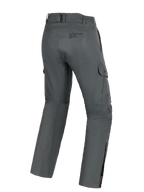 Alpinestars Borrego Drystar® Pants, przygodowe spodnie motocyklowe, antracytowe, widok z tyłu z widocznymi kieszeniami cargo, logo i zamkami na łydkach, wytrzymały materiał o wyglądzie woskowanego płótna