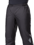 Alpinestars Bogotá Pro Drystar® 3 Seasons Pants, wodoodporna podszewka Drystar®, czarne, lekka konstrukcja tekstylna z elastycznym pasem, branding Drystar i odblaskowe detale do turystyki przygodowej.