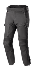 Alpinestars Bogota Pro Drystar 4 Seasons Pants Short, czarne spodnie motocyklowe turystyczne, wodoodporne i oddychające, wzmocnione harmonijkowe panele na kolanach, regulowane paski w pasie, wentylacja i kieszenie na zamek, wytrzymały materiał ripstop, całoroczna ochrona
