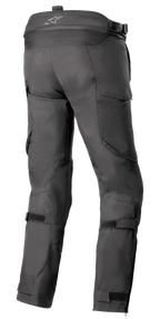 Alpinestars Bogota' Pro Drystar® 4 Seasons Pants - Long, czarne tekstylne spodnie motocyklowe, widok z tyłu podkreślający regulację w pasie i paski na łydkach, ergonomiczny krój do jazdy adventure