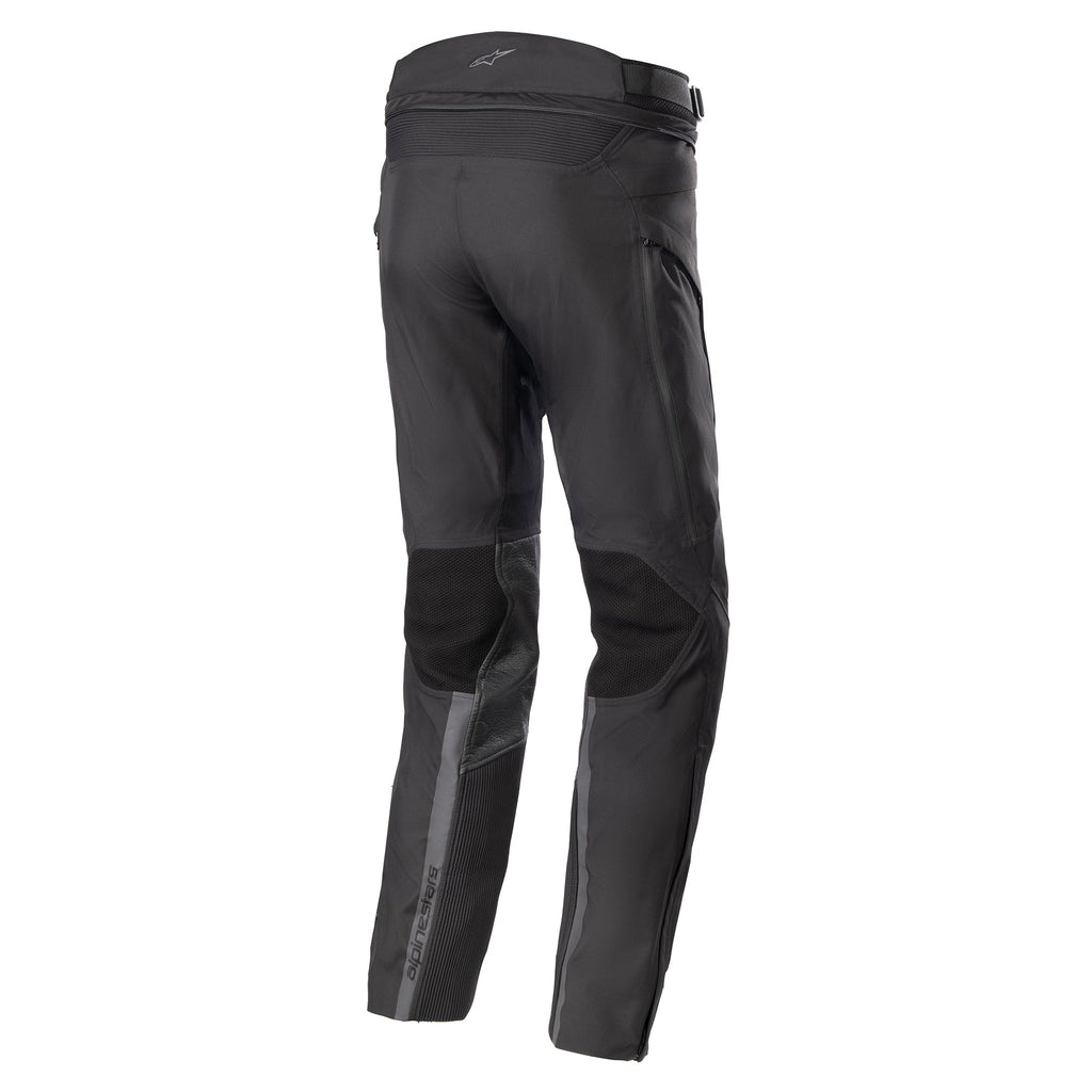 Spodnie Alpinestars AMT-10 Drystar® XF, męskie spodnie motocyklowe adventure touring, czarne, wodoodporne z technologią RIDEKNIT®, widok z tyłu.