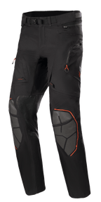 Alpinestars AMT-10R Drystar XF, spodnie motocyklowe adventure touring, czarne z pomarańczowymi akcentami, szare wzmocnienia kolan Superfabric, regulowany pas, kieszenie na zamki błyskawiczne, wodoodporna laminowana konstrukcja