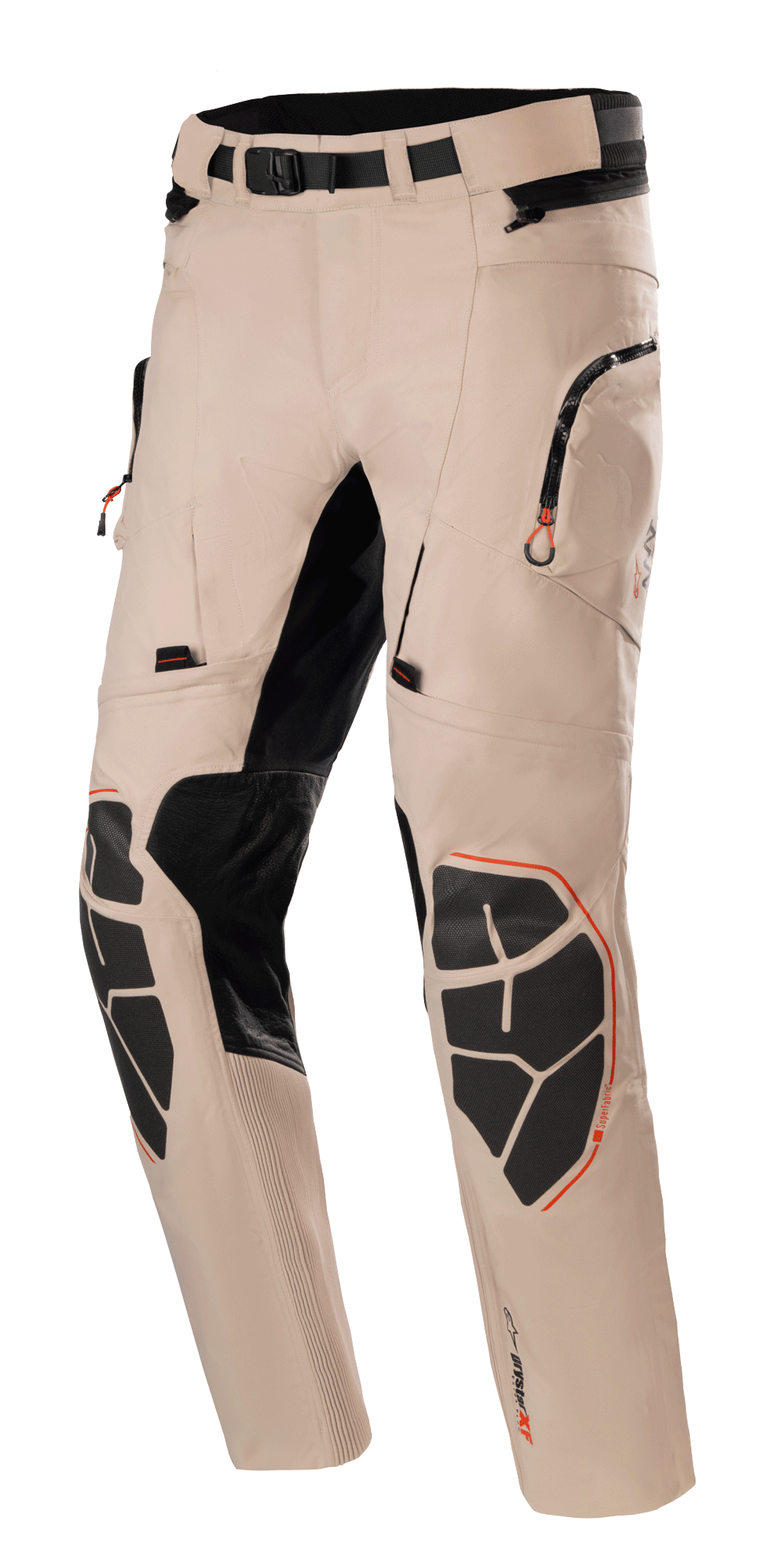 Alpinestars AMT-10R Drystar Xf Pants, motocyklowe spodnie adventure touring, jasnobrązowe z czarnymi i pomarańczowymi akcentami, wodoodporna i oddychająca konstrukcja, wzmocnione ochraniacze kolan Superfabric, regulowany pas, kieszenie na zamek, elastyczne panele zapewniające swobodę ruchów
