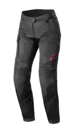Alpinestars Stella Andes Air Drystar® Pants, damskie motocyklowe spodnie turystyczne, czarne, z dużymi panelami z siatki zapewniającymi wentylację, kieszeniami cargo i czerwonym logo Alpinestars na lewym udzie, techniczna konstrukcja tekstylna do jazdy w różnych sezonach