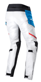 Spodnie damskie Alpinestars Stella Honda Andes V3 Drystar®, turystyczne spodnie motocyklowe Adventure, Ice Gray Blue Bright Red, widok z tyłu przedstawiający jasnoszarą konstrukcję tekstylną, niebieską kieszeń boczną z białym logo, czarny pas i czerwone akcentujące paski
