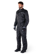 Alpinestars Hurricane Rain V2 Suit, czarny, jednoczęściowy wodoodporny motocyklowy kombinezon przeciwdeszczowy, noszony z rękawicami i butami, z odblaskowym logo Alpinestars na klatce piersiowej, lekka konstrukcja zapewniająca ochronę przed deszczem