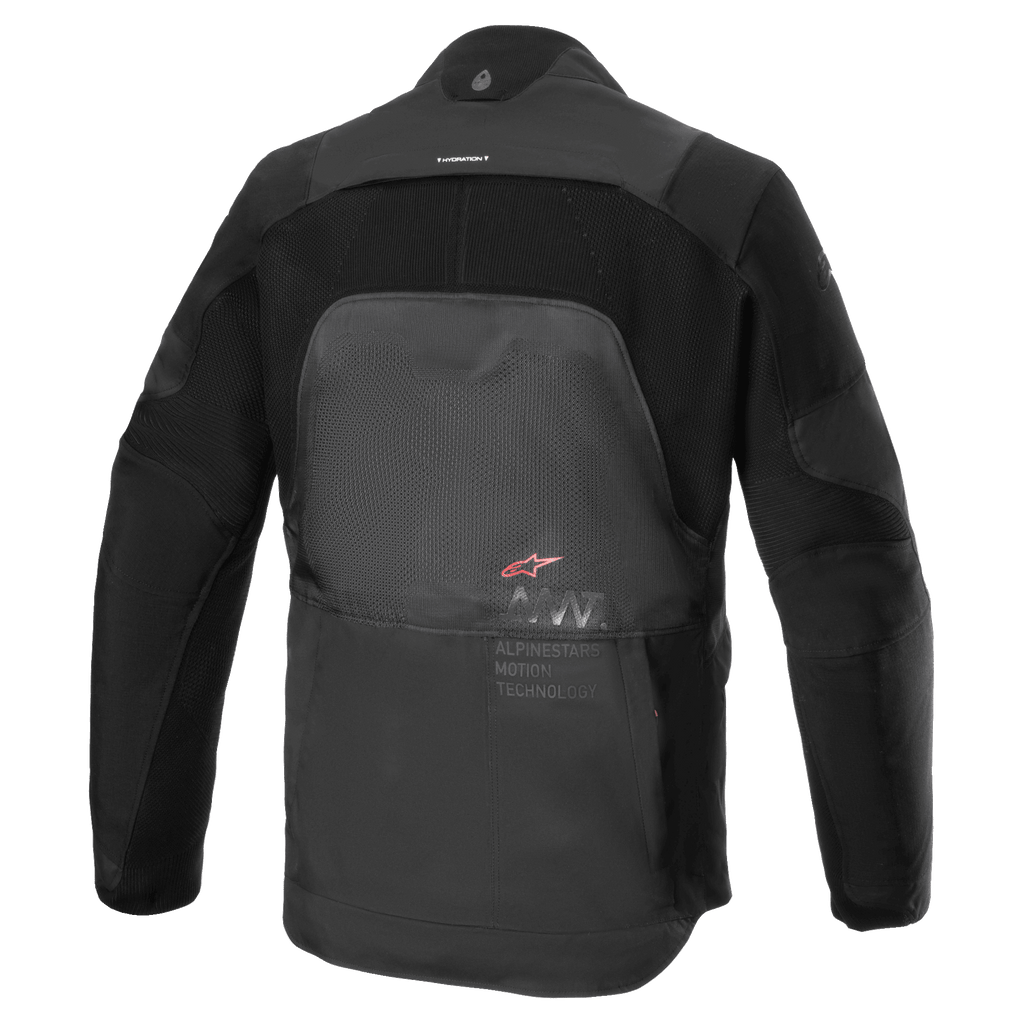 Kurtka Alpinestars AMT-7 Air, kurtka motocyklowa, kolor Black Dark Shadow, widok z tyłu ukazujący panele wentylacyjne MATRYX na plecach, materiał CORDURA Ripstop na ramionach i rękawach oraz branding Alpinestars Motion Technology.