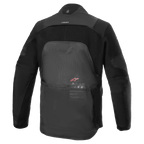 Kurtka Alpinestars AMT-7 Air, kurtka motocyklowa, kolor Black Dark Shadow, widok z tyłu ukazujący panele wentylacyjne MATRYX na plecach, materiał CORDURA Ripstop na ramionach i rękawach oraz branding Alpinestars Motion Technology.