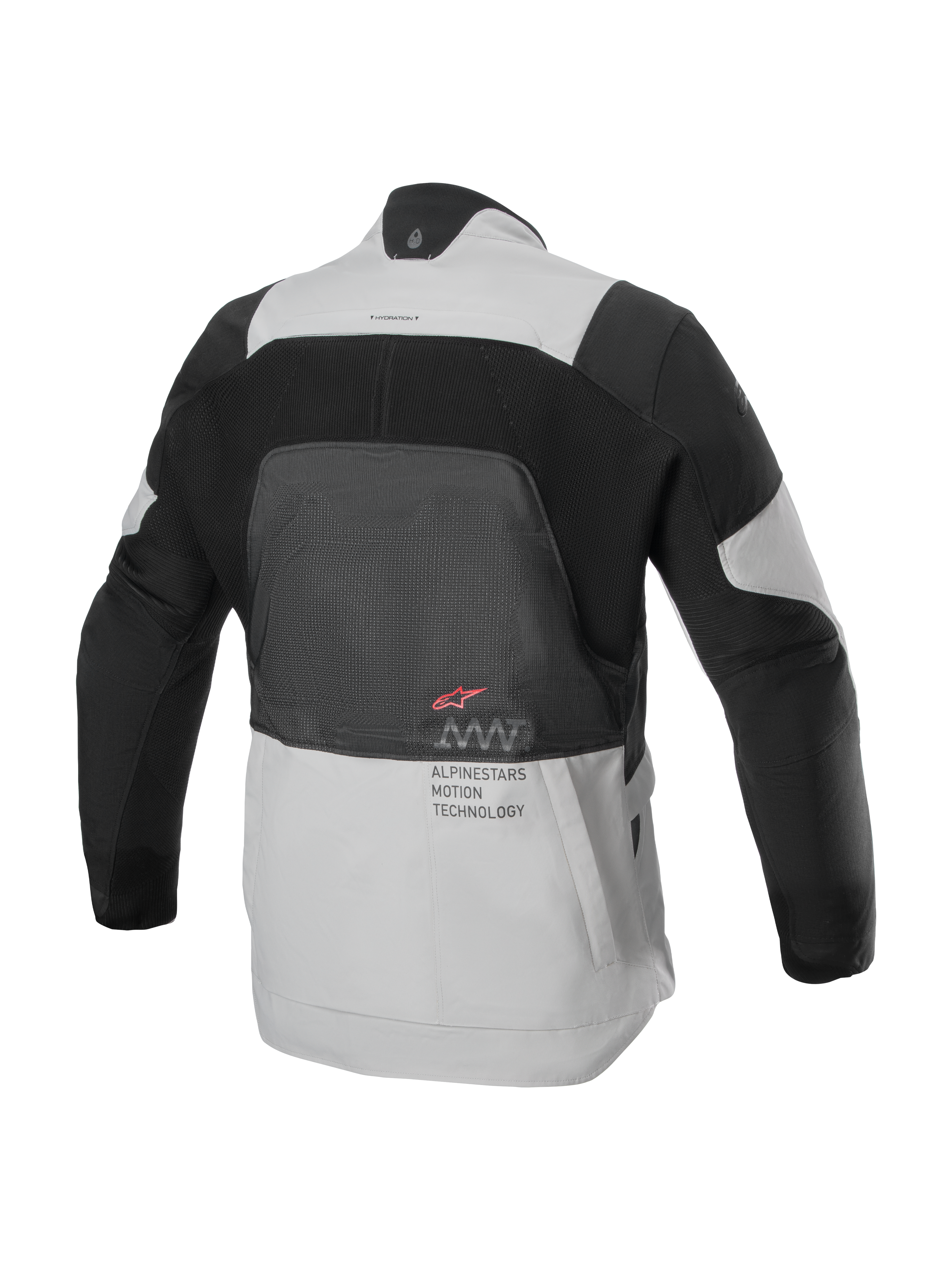 Kurtka Alpinestars AMT-7 Air, widok z tyłu, kolor Tan i Dark Shadow, techniczna kurtka motocyklowa z dużym panelem siatkowym MATRYX® na plecach, napisem „Alpinestars Motion Technology” i czerwonym logo, zaprojektowana do letniej turystyki adventure
