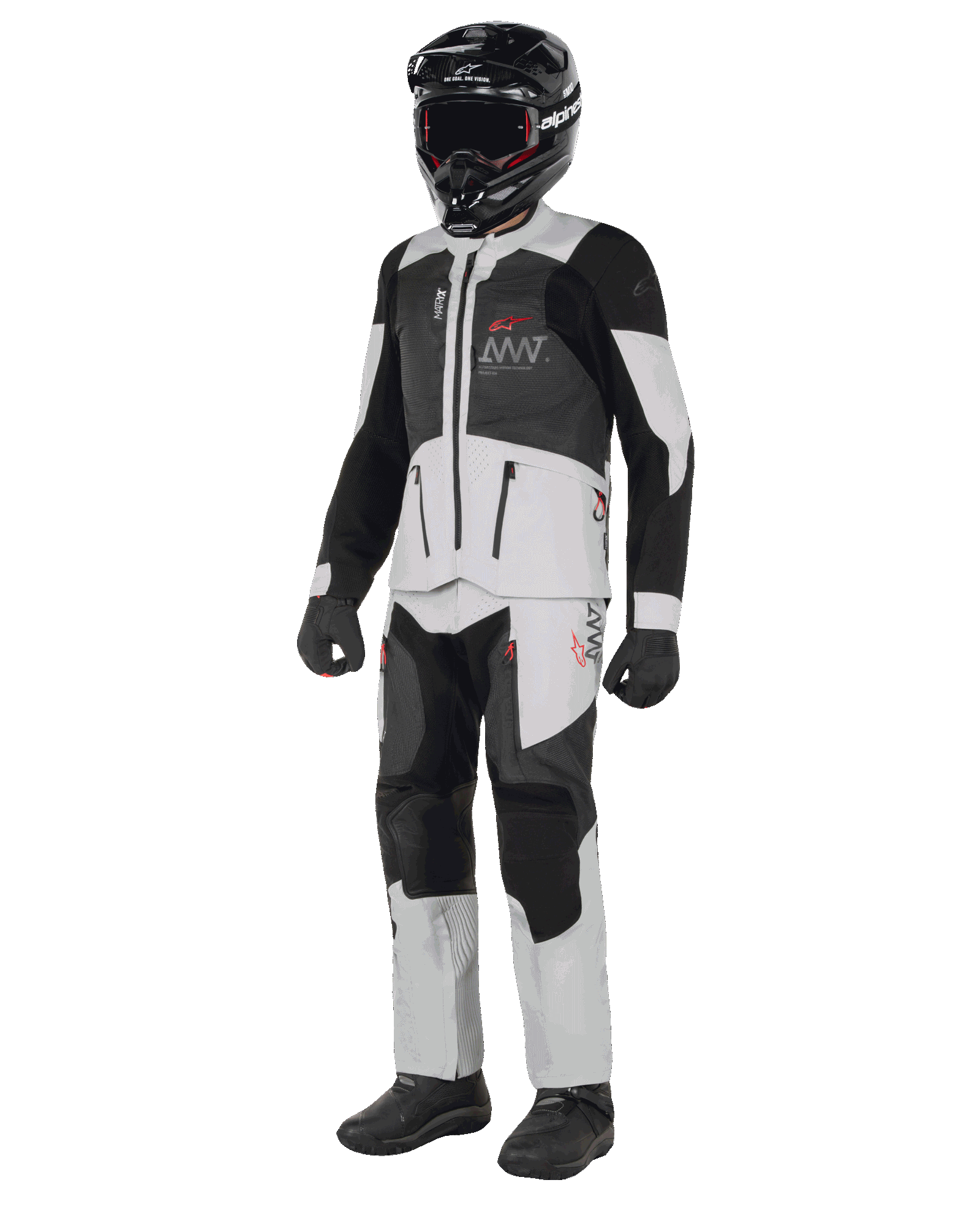 Kurtka Alpinestars AMT-7 Air, biała i Dark Shadow, kurtka motocyklowa adventure z panelami wentylacyjnymi MATRYX, noszona z dopasowanymi spodniami, czarnym kaskiem i rękawicami, pełny widok na profesjonalny strój motocyklowy
