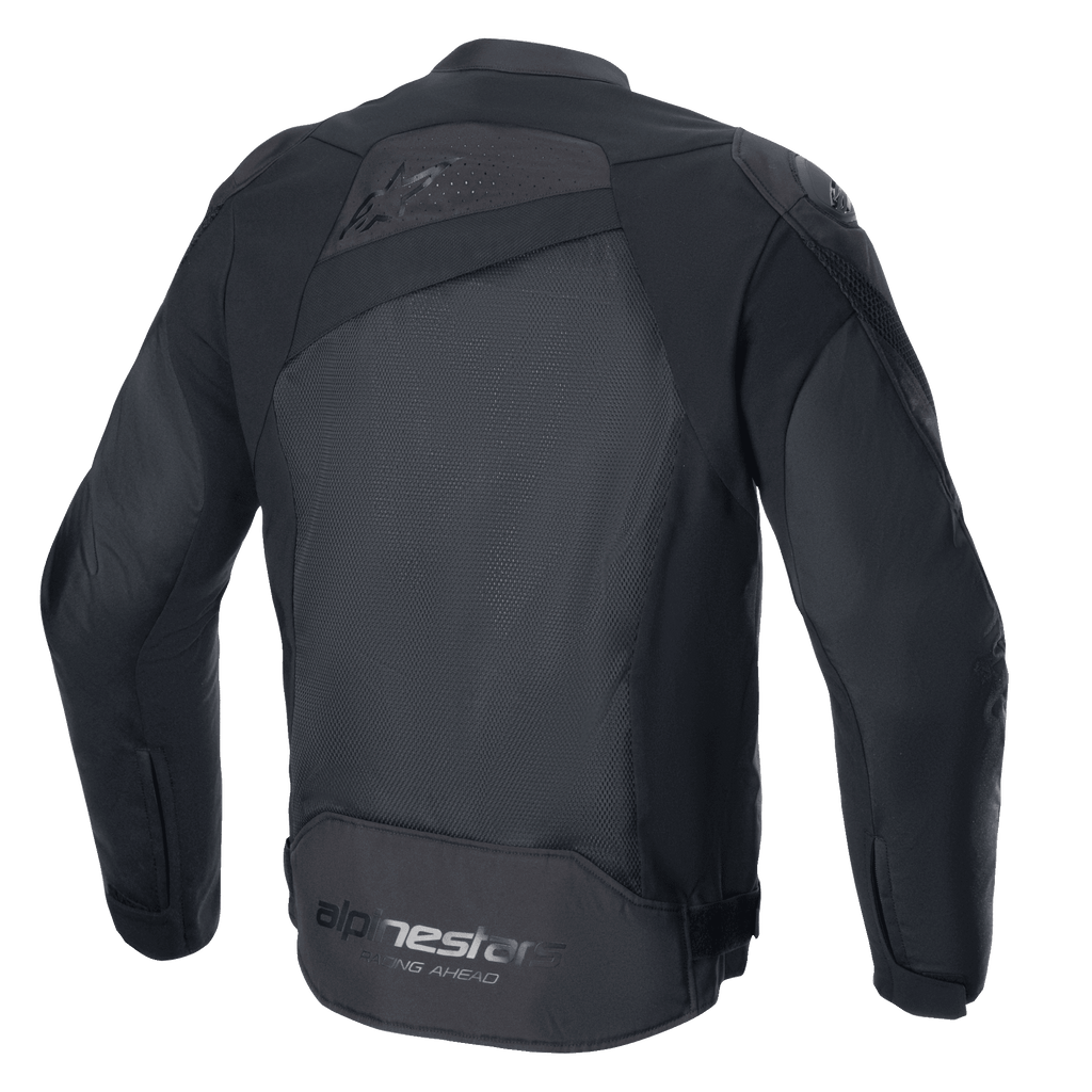 Kurtka Alpinestars T-GP Plus R V4 Airflow, czarna/czarna, widok z tyłu, posiada duży panel z siatki dla maksymalnego przepływu powietrza, perforowaną górną część pleców, subtelne tłoczone logo oraz branding Alpinestars Racing Ahead na dole pleców, tekstylna kurtka motocyklowa o sportowym kroju