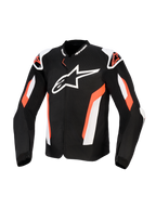 Alpinestars T-GP Air Jacket, tekstylna kurtka motocyklowa w kolorze czarnym i czerwonym fluo, duże białe logo Alpinestars na klatce piersiowej, laserowo perforowane panele z siatki zapewniające wentylację, zewnętrzne osłony ramion oraz sportowy krój do bezpiecznej jazdy szosowej.