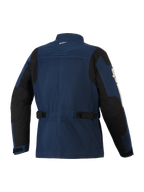 Alpinestars Dice Jacket, miejska kurtka motocyklowa, ciemnoniebieska i czarna, widok z tyłu przedstawiający fason kurtki terenowej, regulowane paski w talii, czarne panele wzmacniające na ramionach i łokciach, małe białe logo na kołnierzu