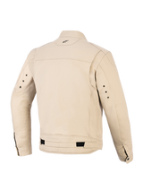 Kurtka Alpinestars Bruiser, miejska kurtka motocyklowa, beżowy kolor Aluminum, widok z tyłu przedstawiający plisowane panele na ramionach, regulowane paski w talii z czarnymi patkami, małe haftowane logo na karku oraz metalowe oczka z tyłu rękawów.