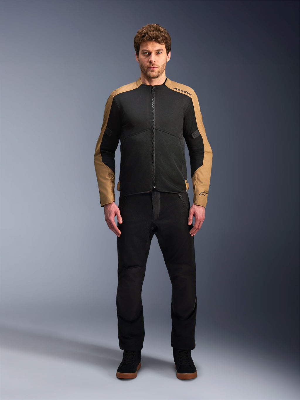 Alpinestars C-1 Air, męska miejska kurtka motocyklowa, czarna i piaskowa, oddychająca siatka techniczna, lekka konstrukcja.