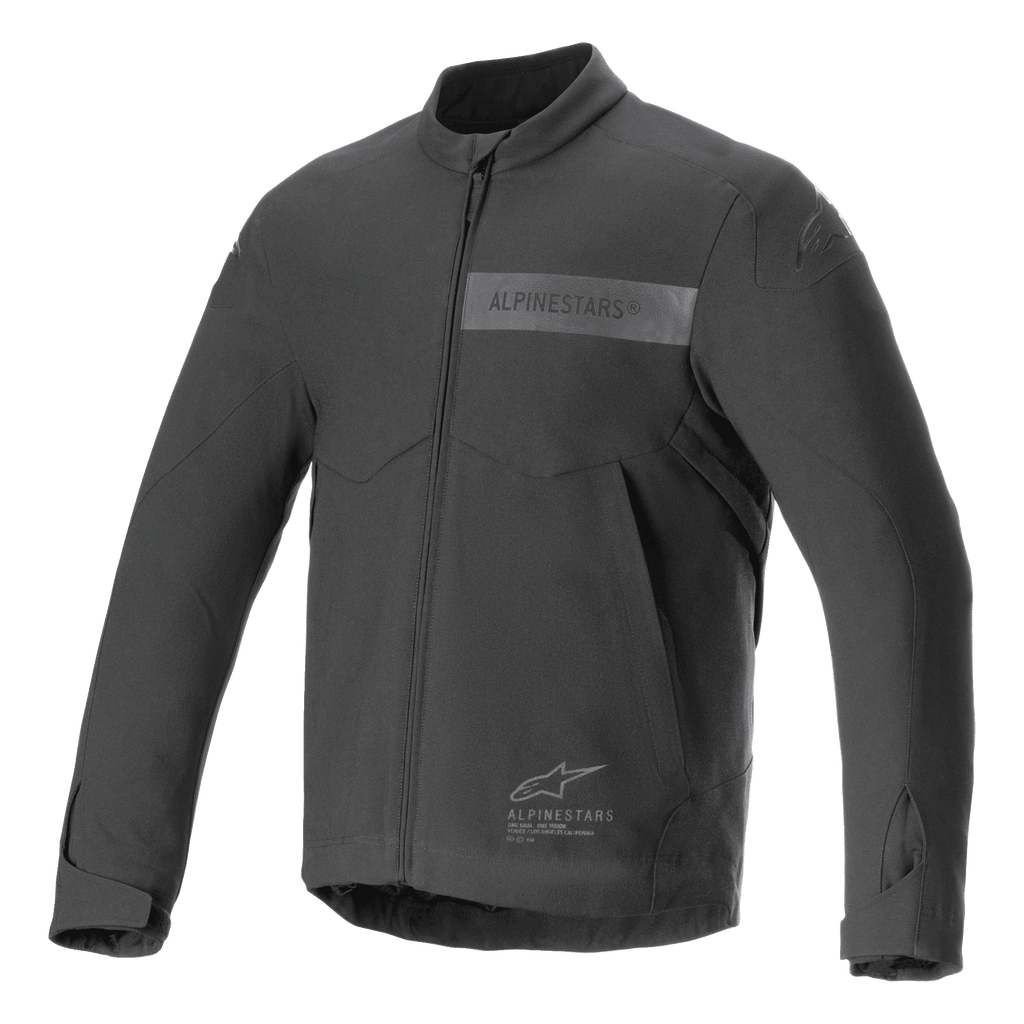 Alpinestars Aeron Jacket, kurtka motocyklowa, czarna, minimalistyczny letni design, wysoki kołnierz, pełny zamek błyskawiczny z przodu, stonowane logo Alpinestars na klatce piersiowej, regulowane mankiety