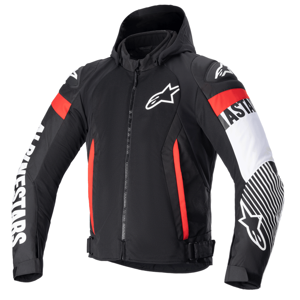 Alpinestars Zaca Air Jacket, czarna tekstylna kurtka motocyklowa z czerwonymi i białymi akcentami fluo, odpinany kaptur, panele z siatki 3D zapewniające wentylację, wyraźne białe logo Alpinestars na rękawach, logo gwiazdy na piersi, regulowane paski w talii