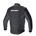 Alpinestars Monza Sport Jacket, tekstylna kurtka motocyklowa w kolorze Black Tar Gray widoczna od tyłu, z białym logo i czerwonym hasłem „ONE GOAL. ONE VISION.”, szarymi panelami bocznymi oraz napisem „RACING AHEAD” w dolnej części pleców