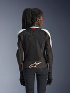 Kurtka Alpinestars Stella SMX Air, damska kurtka motocyklowa, kolor lodowoszary i czarny z akcentami Coral Fluo, widok z tyłu prezentujący branding Tech-Air Ready i białe logo Astar, siatkowa konstrukcja zapewniająca wysoką wentylację, sportowy krój
