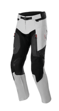 Alpinestars AMT 7 Air Pants, spodnie motocyklowe Adventure Touring, piaskowe i ciemnoszare, czerwone akcenty przy zamkach, panele wentylacyjne MATRYX, wzmocniona ochrona kolan, laserowo perforowane detale, regulowane magnetyczne zapięcie w pasie, nowoczesny design z teksturowanymi panelami