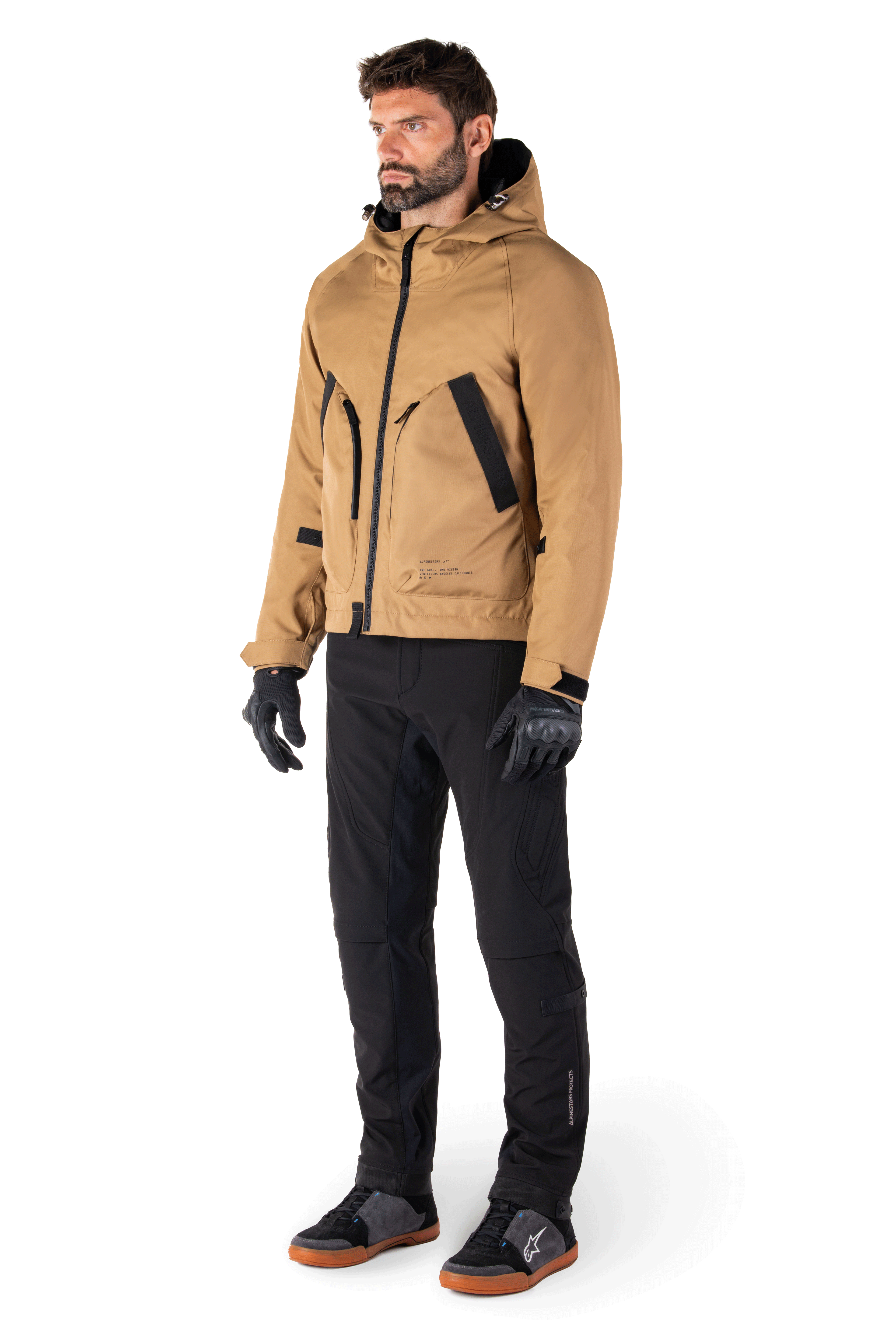 Alpinestars Alden Pants, miejskie spodnie motocyklowe, czarne, 3-warstwowy materiał softshell z pikowanymi detalami na nogawkach i w pasie, spodnie do jazdy o regularnym kroju inspirowane streetwearem
