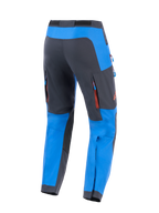 Alpinestars Maxdura Dual Pants, motocyklowe spodnie adventure, niebieskie i ciemnoszare, widok z tyłu z kieszeniami wentylacyjnymi na zamek z czerwonymi akcentami, wzmocnione szare panele w części siedzeniowej, wytrzymała konstrukcja do jazdy terenowej