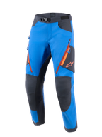 Alpinestars Maxdura Dual Pants, motocyklowe spodnie adventure, niebieskie i ciemnoszare, pomarańczowe otwory wentylacyjne na udach na zamek, wzmocnione szare panele na kolanach i siedzeniu, pomarańczowe logo Astar z boku, magnetyczna klamra w pasie, techniczna odzież off-road