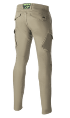 Alpinestars Caliber Slim Fit Tech Riding Pants, Military Green, widok z tyłu ukazujący ukośne kieszenie cargo i wąską, zwężaną sylwetkę, logo Astars na pasie z tyłu, wytrzymałe spodnie motocyklowe w miejskim stylu bojowym