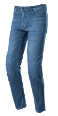 Alpinestars Radon Regular Fit Denim Pants, spodnie jeansowe motocyklowe w kolorze Rinse Blue, prosty krój nogawek z pięciokieszeniowym designem, przecierana tekstura denimu, zapięcie na guzik i zamek błyskawiczny, wytrzymała konstrukcja do jazdy miejskiej