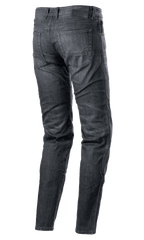Alpinestars Sektor Regular Fit Denim Pants, motocyklowe spodnie dżinsowe, kolor Black Washed, widok z tyłu ukazujący fason z pięcioma kieszeniami, wyszywane logo na tylnej kieszeni, czarna skórzana naszywka w pasie, zwężana nogawka, miejska techniczna odzież motocyklowa