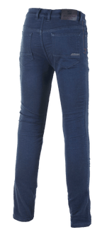 Alpinestars Cerium Tech Stretch Riding Denim, motocyklowe jeansy, Rinse Blue, widok z tyłu przedstawiający dopasowany techniczny denim, klasyczne tylne kieszenie oraz markową skórzaną naszywkę na pasku