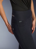 Alpinestars Stella Flex-Ast Leggings, damskie legginsy motocyklowe, czarne, zbliżenie na wysoki stan i okolicę bioder z subtelnymi oznaczeniami marki, stylowy miejski design do jazdy szosowej