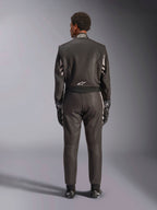 Alpinestars GP Race V3 Suit FIA, widok z tyłu, czarno-srebrny, profesjonalny kombinezon wyścigowy z dwuwarstwową konstrukcją aramidową i elastycznymi panelami, noszony z pasującymi rękawicami i butami wyścigowymi