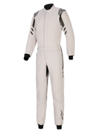 Alpinestars GP Race V3 Suit FIA, kombinezon samochodowy, Silver Anthracite, jednoczęściowa konstrukcja z ciemnoantracytowymi akcentami na ramionach i nogawkach, posiada pasek w talii, czarne ściągacze przy nadgarstkach i kostkach oraz logo Alpinestars na epoletach i dolnej części nogawek