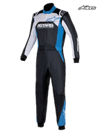 Alpinestars Kombinezon Atom Graphic 4 - FIA, męski kombinezon wyścigowy samochodowy w kolorze czarnym, srebrnym i niebieskim, widok z przodu przedstawiający dwuwarstwową konstrukcję z aramidu i certyfikat FIA 8856-2018