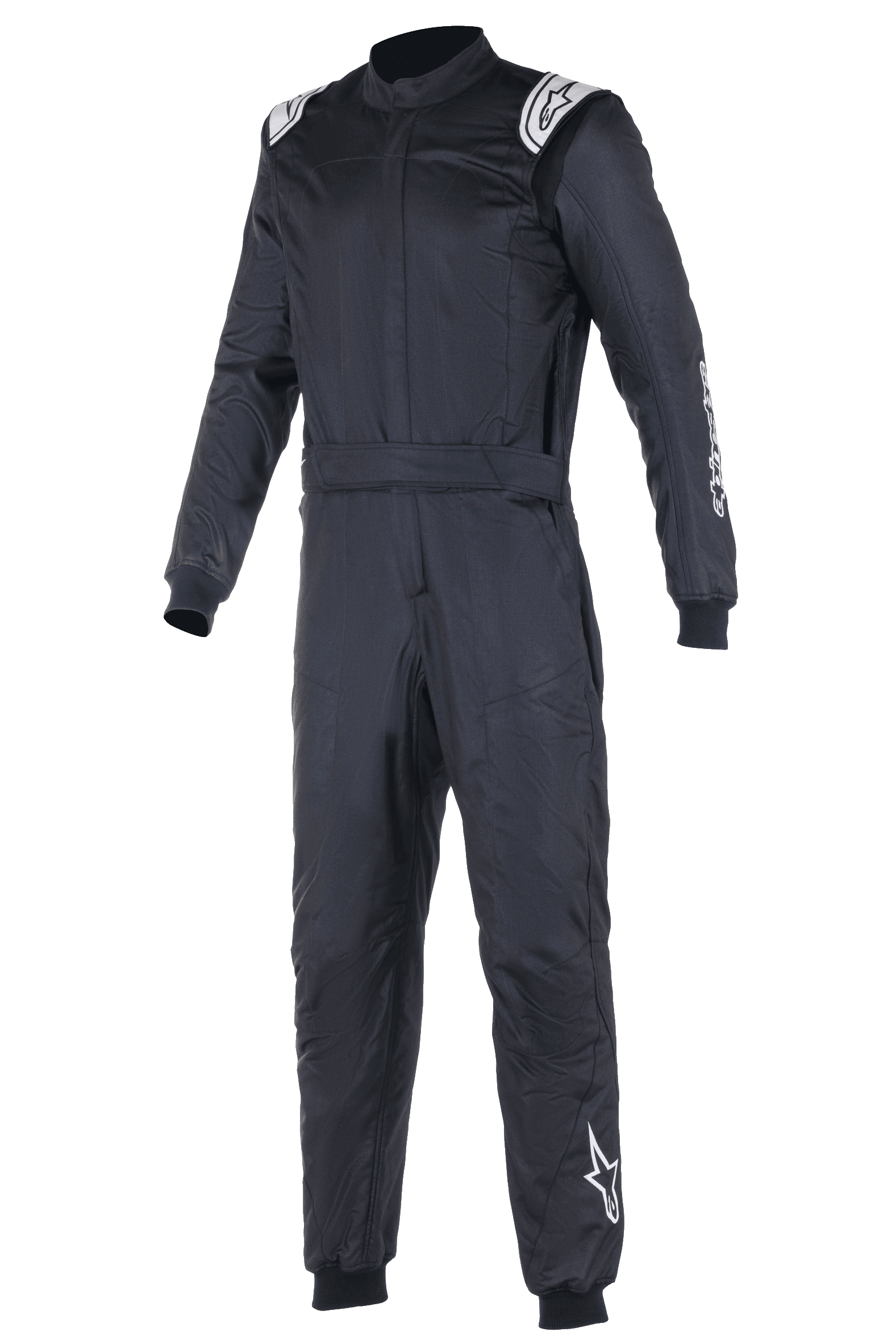 Alpinestars Atom FIA Suit, czarny samochodowy kombinezon wyścigowy, jednoczęściowa konstrukcja z białymi logo Alpinestars na ramionach i lewej nogawce, wysoki kołnierz ze ściągaczami na mankietach i pasem w talii, profesjonalna odzież do sportów motorowych i wyścigów