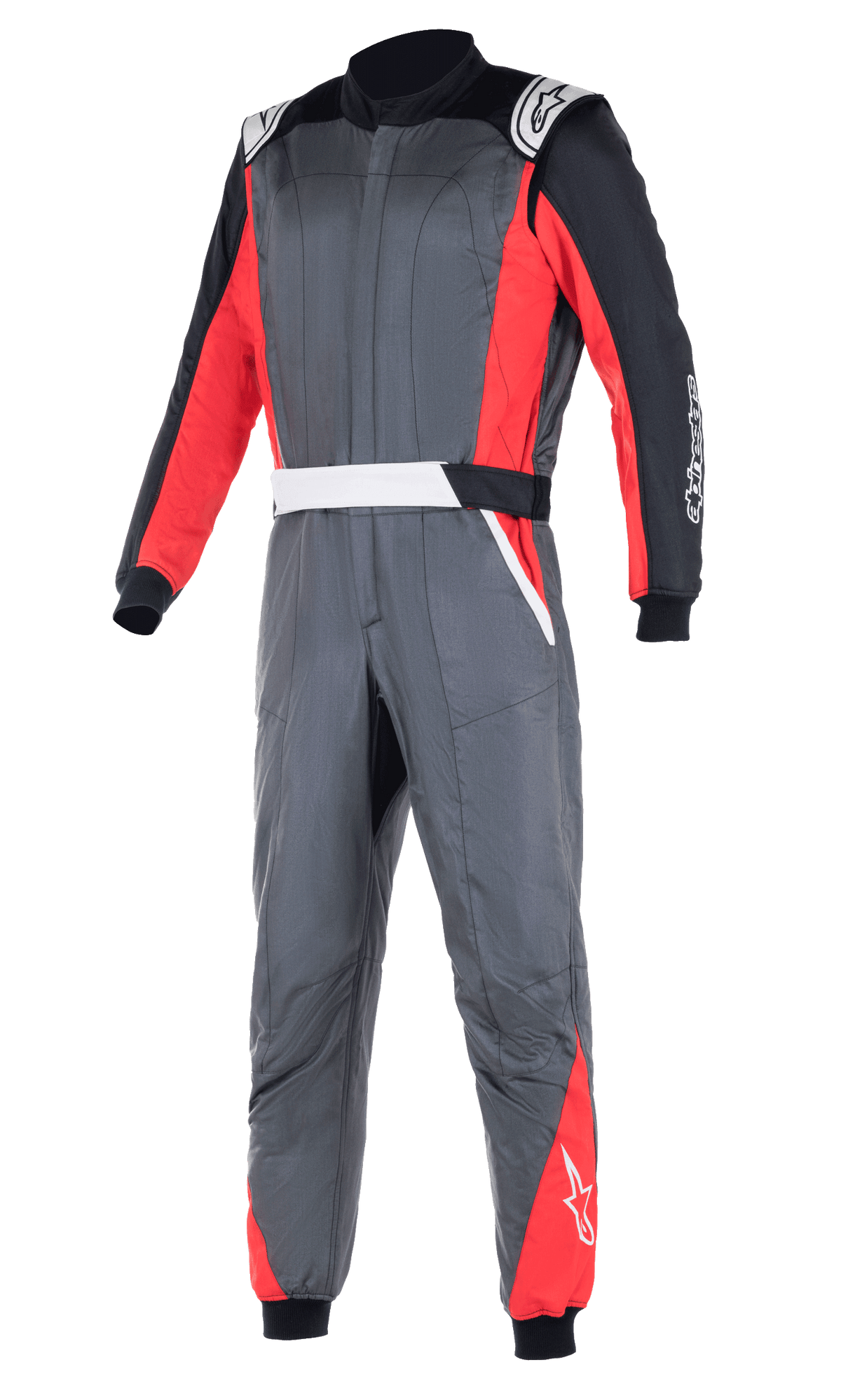 Alpinestars Atom FIA Suit, profesjonalny kombinezon wyścigowy, antracytowy szary z czerwonymi i czarnymi panelami, białe naramienniki i logo marki, dwuwarstwowa konstrukcja zapewniająca ochronę przed wysoką temperaturą i płomieniami