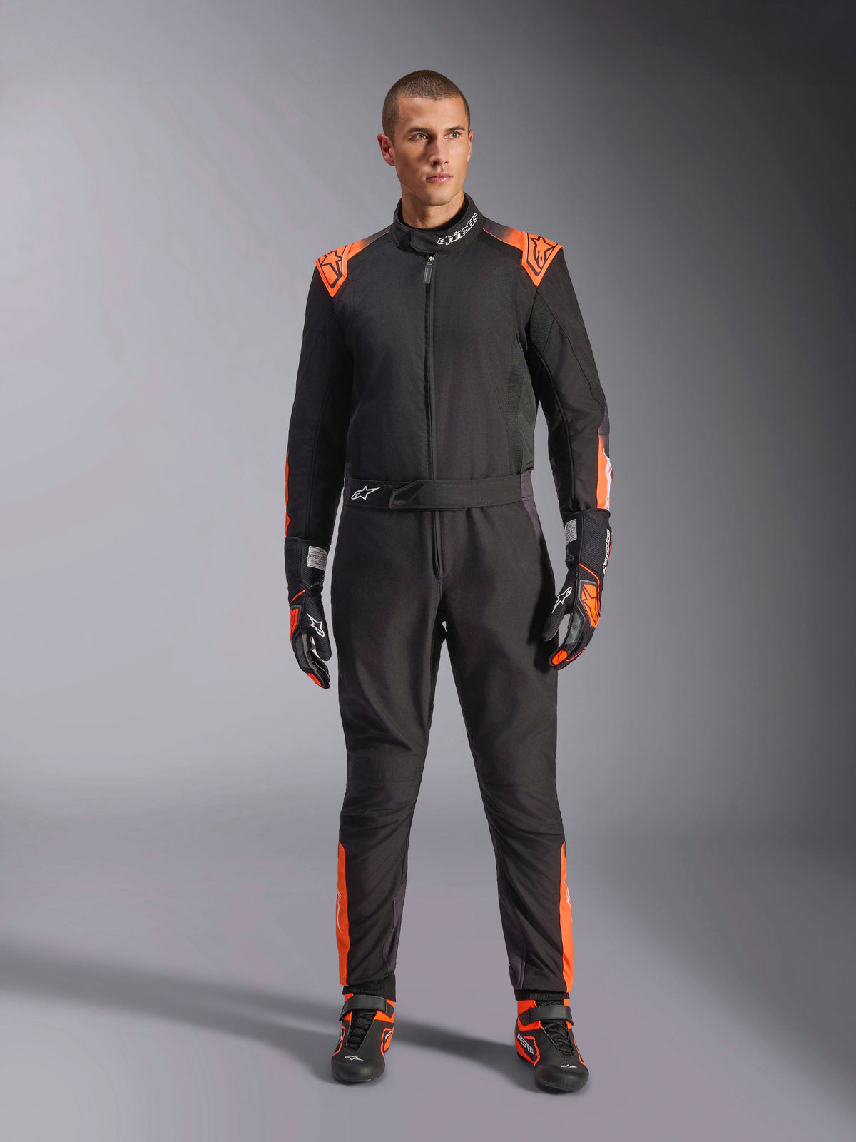 Alpinestars KMX-5 V3, męski jednoczęściowy kombinezon kartingowy, czarny i pomarańczowy fluo, certyfikat FIA 8877-2022 klasa 1.