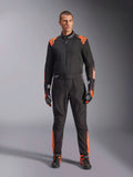 Alpinestars KMX-5 V3, męski jednoczęściowy kombinezon kartingowy, czarny i pomarańczowy fluo, certyfikat FIA 8877-2022 klasa 1.