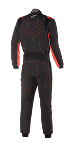 Alpinestars KMX-9 V3 Suit, kombinezon kartingowy, czarny z czerwonymi fluorescencyjnymi akcentami, widok z tyłu z czerwonymi przeszyciami i białym logo Astars na kołnierzu, profesjonalna odzież wyścigowa