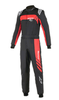 Alpinestars KMX-9 V3 Graphic 3 Suit, kombinezon kartingowy, czarno-czerwony, jednoczęściowy design z czerwonymi akcentami graficznymi na klatce piersiowej i nogawce, białe logo, prążkowane ściągacze na nadgarstkach i kostkach, wysoki kołnierz, profesjonalna odzież wyścigowa