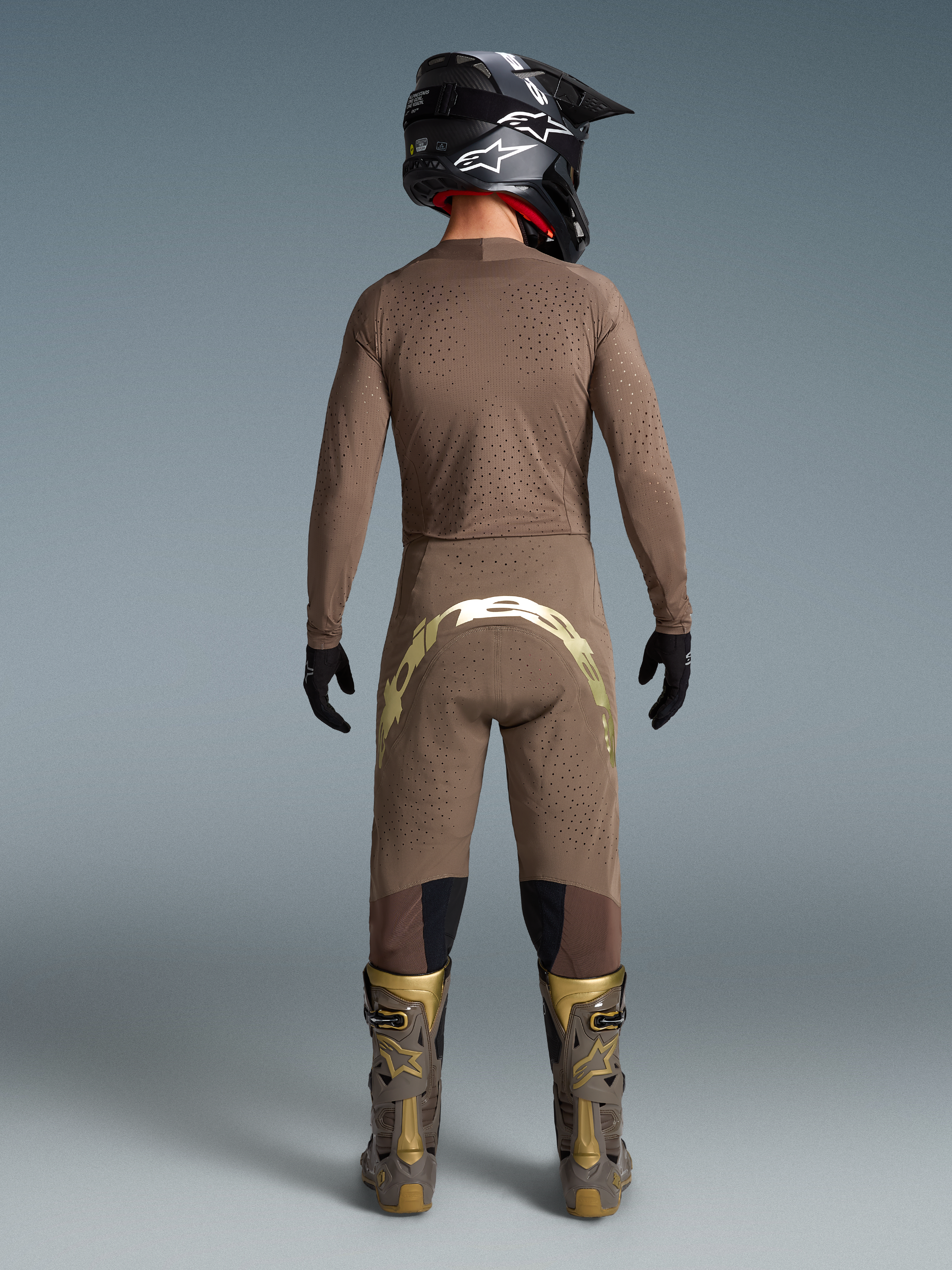 Alpinestars Spodnie Supertech Air Gold Edycja Limitowana, brązowy i złoty męski zestaw motocrossowy, widok z tyłu z logo.