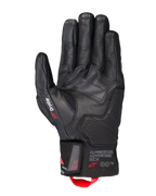 Alpinestars Belize V3 Drystar® Gloves, czarne motocyklowe rękawice turystyczne, widok dłoni przedstawiający skórzaną konstrukcję z perforowanymi wzmocnieniami, branding Drystar na kciuku, logo Adventure Tech na mankiecie i czerwoną pętlę.