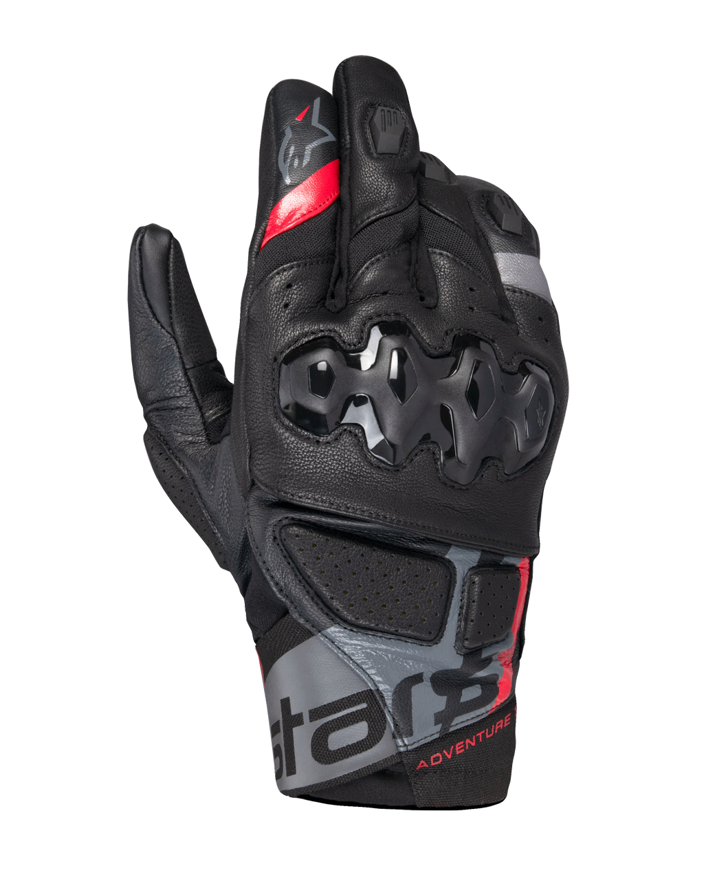 Alpinestars Belize V3 Drystar Gloves, krótkie motocyklowe rękawice adventure, czarne z czerwonymi i szarymi akcentami, twardy ochraniacz kostek z sześciokątnym wzorem, perforowane panele skórzane, napis „ADVENTURE” na nadgarstku
