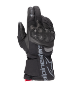 Alpinestars WT-4 Gore-Tex Insulated Glove, czarna rękawica motocyklowa, twardy ochraniacz kostek, konstrukcja skórzano-tekstylna, wodoodporna technologia GORE-TEX, srebrne logo i napis Alpinestars na mankiecie, czerwony akcent przy nadgarstku, zimowa rękawica motocyklowa