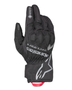 Alpinestars Crestone GORE-TEX Insulated Gloves, czarne motocyklowe rękawice turystyczne, wodoodporny i oddychający tekstylny wierzch, zintegrowana ochrona kostek, srebrne logo Alpinestars i współrzędne, czerwona pętla z taśmy