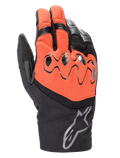 Rękawice Alpinestars Hyde XT Drystar® XF, motocyklowe rękawice turystyczne, w kolorze ognistej czerwieni i czarnym, z viskoelastycznymi ochraniaczami kostek, logo Alpinestars na mankiecie, wodoodporna konstrukcja tekstylno-skórzana