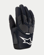 Alpinestars Youth 2024 Thermo Shielder Gloves, czarne rękawice motocrossowe, widok na grzbiet dłoni przedstawiający neoprenową konstrukcję, szare laminowane laserowo wzory ochronne, białe logo Alpinestars i branding ASTARS, izolacja do jazdy off-road w chłodne dni